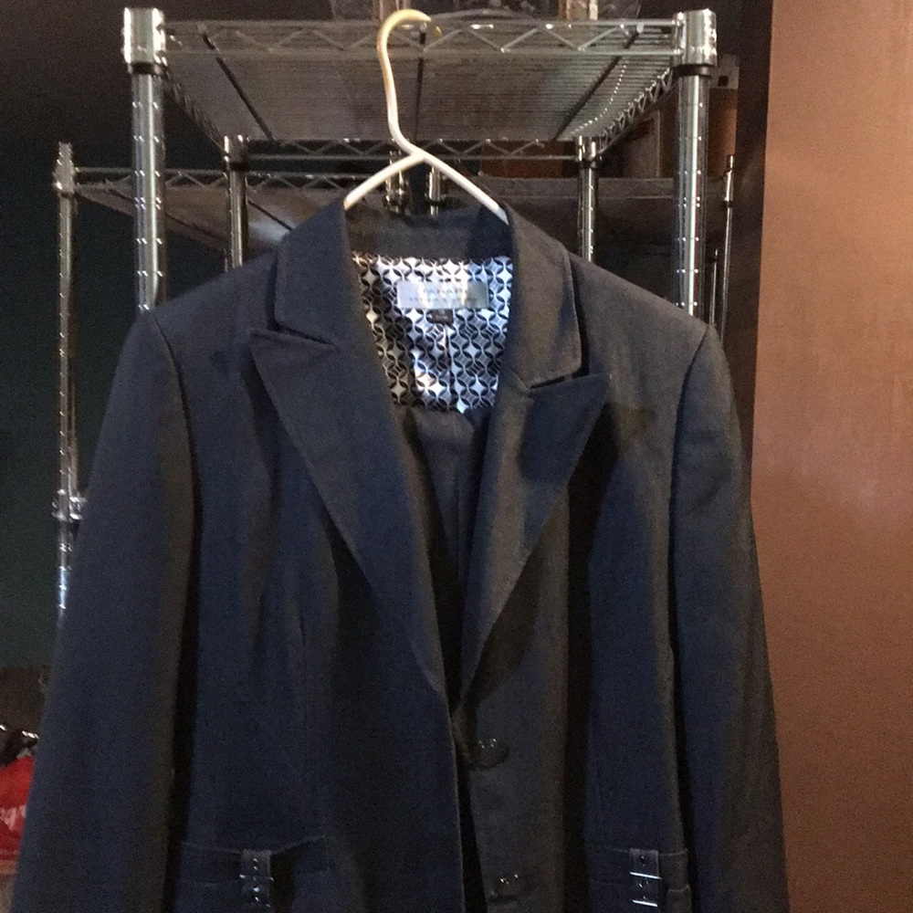 Ladies Tahari size 10 .  2 piece pants suit